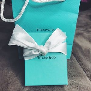 Tiffany & Co. 2 hearted necklace💖
